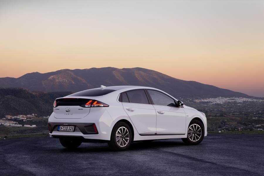  Hyundai IONIQ electric (AE) 2019 года  (WW) (фото 12 из 44)